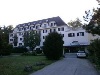 Hotel Schloss Weikersdorf.JPG